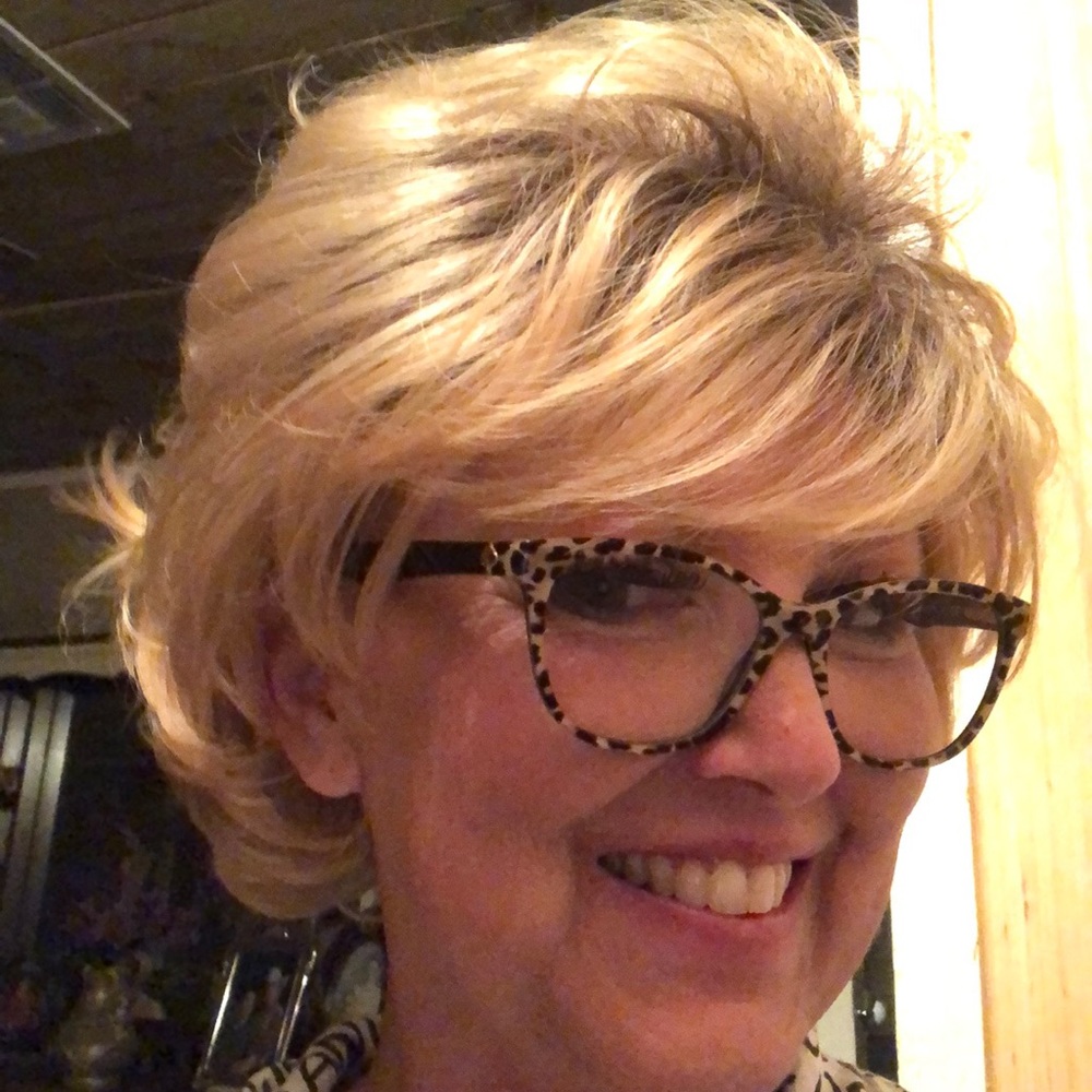 Beautiful blond wig with dark roots! So natural!